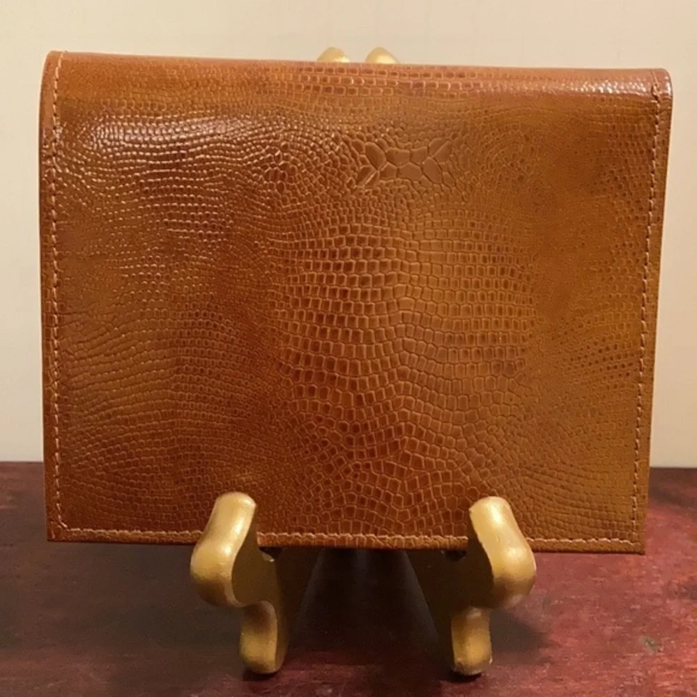 NWOT made in Great Britain caramel leather billfold